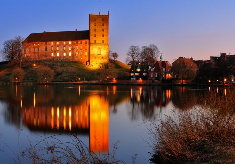 Koldinghus om aftenen
HDR billede kombineret af to eksponeringer
Keywords: Kolding Koldinghus nat HDR