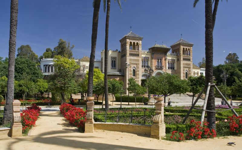 Parque de Maria Luisa med museet i baggrunden
Parque de Maria Luisa with the museum in the background
