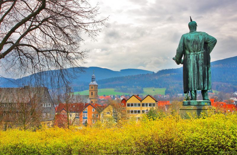 Otto von Bismarck kigger ud over Goslar
