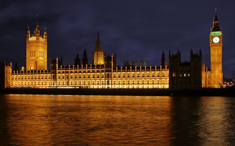 Houses of Parliament ved aftentide
